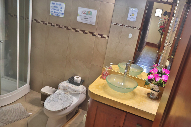 Bathroom, Departamento para turistas M & M, Callao