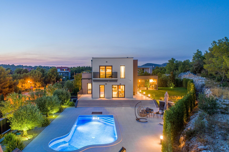 Pool 3, Villa E&N, Šibenik