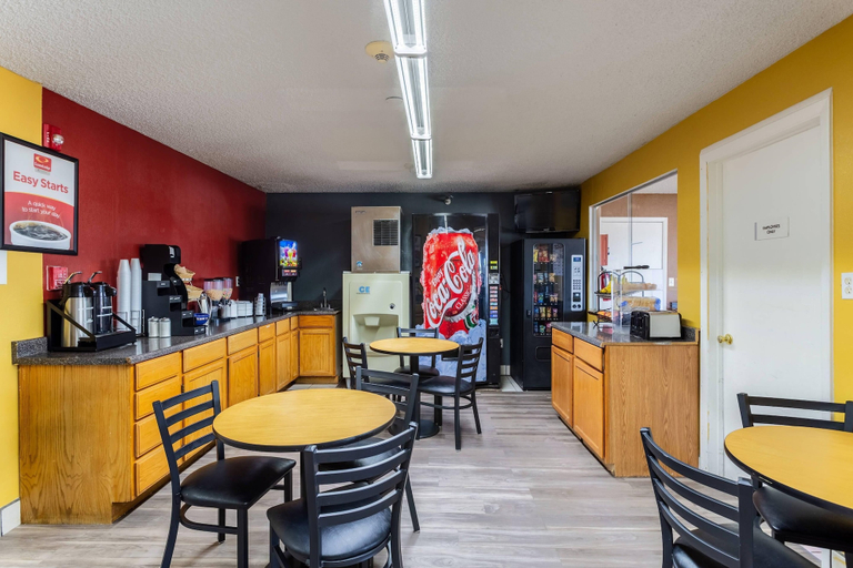 Food & Drinks 4, Econo Lodge Gallup West, McKinley