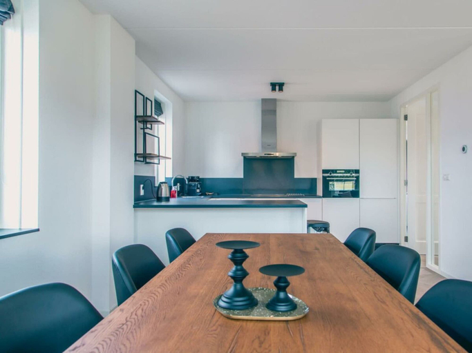 Private kitchen 2, Villa in Medemblik With Terrace and Wi-fi, Medemblik