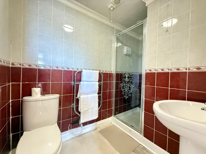 Bathroom 3, Belgravia Holiday Apartments, Torbay