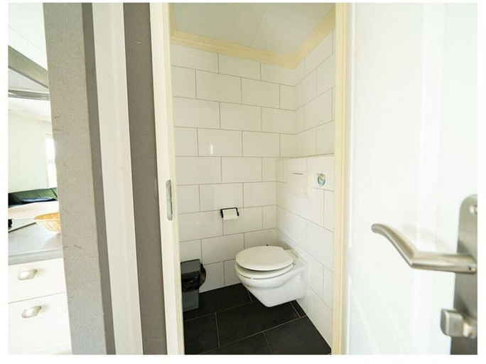 Bathroom 1, Holiday Home in Dordrecht With Terrace