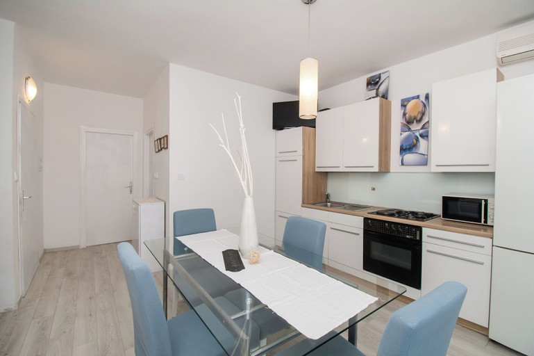 Others 3, Apartments Petar, Vodice
