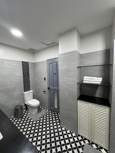 Bathroom, Kapis Mansions Hotel, Roxas City
