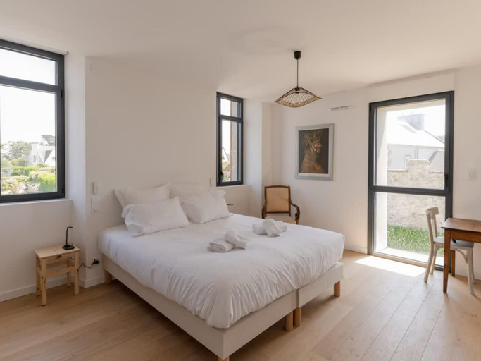 Room 2, Magnificent Seafront Duplex in Porspoder, Finistère