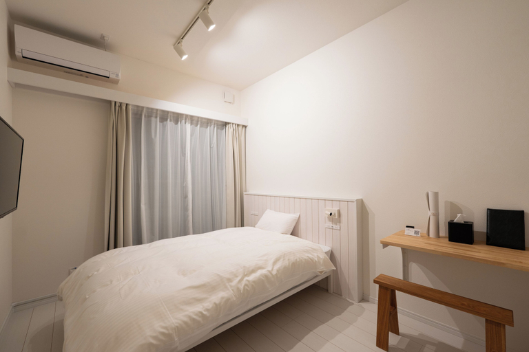 Room 2, stella stay, Imari