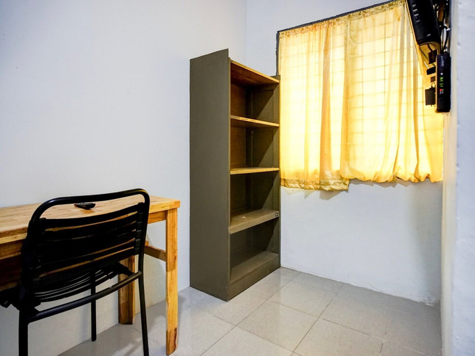 Room 5, Cozy Double Escape W/ Free Wifi and Parking, Medan