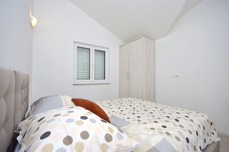 Others 3, Apartment Lily With Pool Srima, Vodice