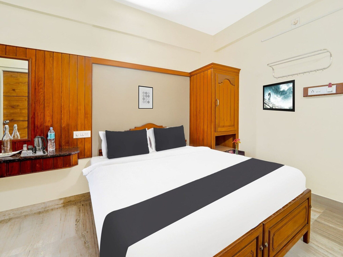 Room 5, Saver Double Plaza Delux, Ernakulam