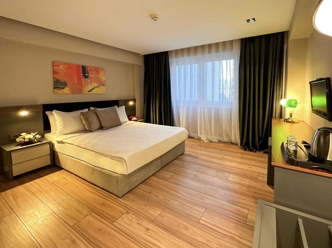 Bedroom 4, The Royals Hotel, Konak