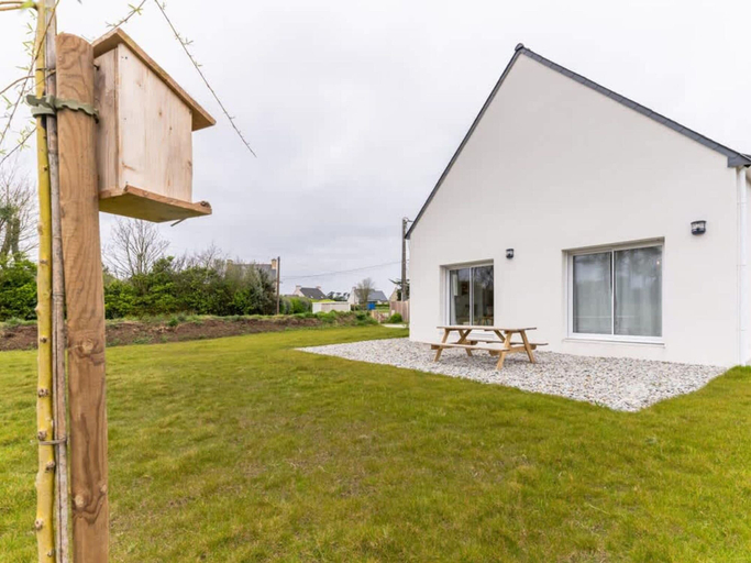 Garden 5, Charming Coastal Home in Landunvez, Finistère