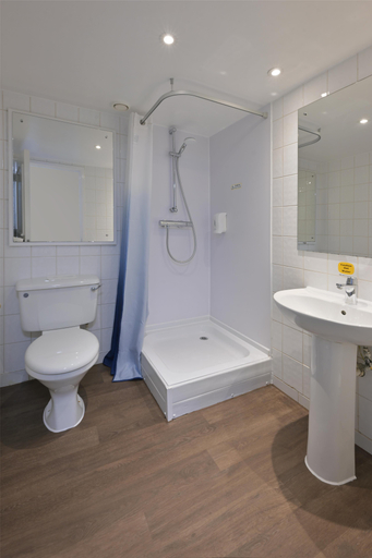 Bathroom 4, Travelodge Birmingham Sheldon, Birmingham