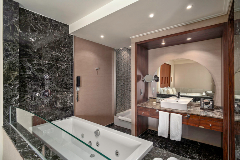 Bathroom 4, Cratos Premium Hotel