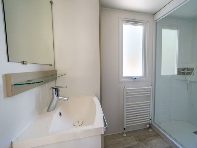 Bathroom 1, Holiday Home in Amstelveen With Terrace, Amstelveen
