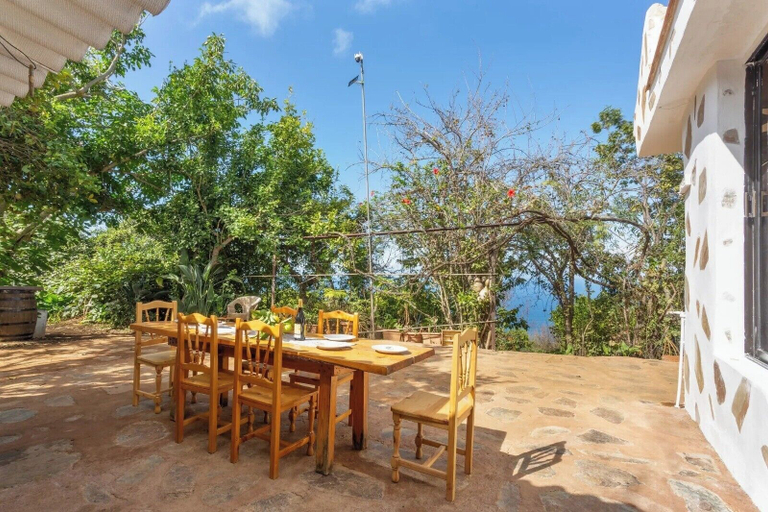 Outdoor dining 4, Ursula's Cozy Retreat in Santa Ursula, Santa Cruz de Tenerife