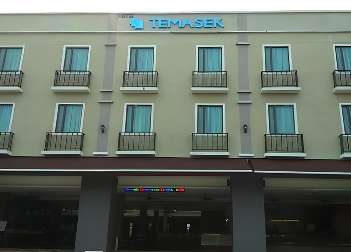 Exterior & Views