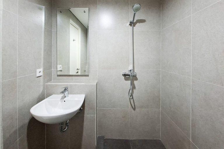 Bathroom 5, Neat And Stylish 1Br At The Ayoma Apartment, Tangerang Selatan