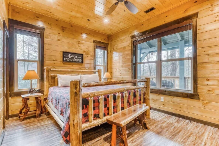 Bedroom 3, The Great Dogwood Manor, Sevier