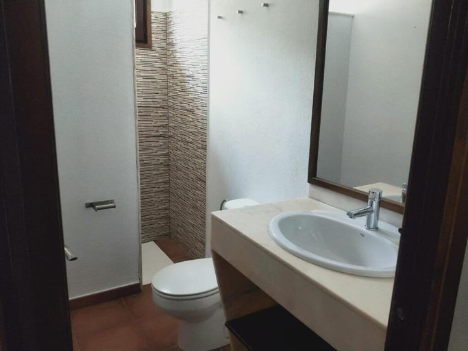 Bathroom 3, Hostal Restaurant Sant Marçal, Girona