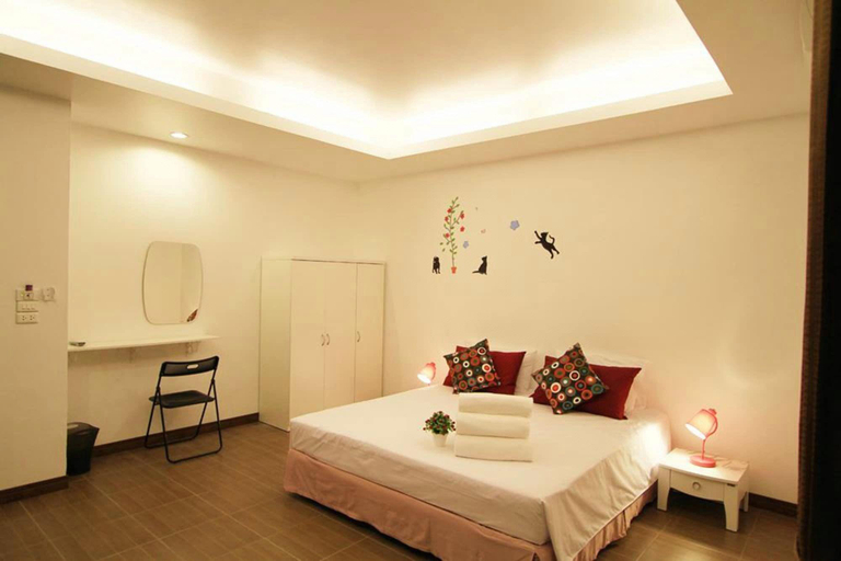 Bedroom 3, White Cat Hotel, Takua Pa