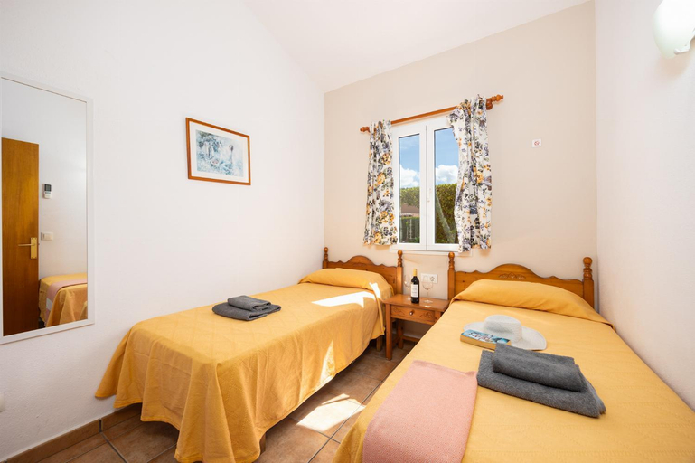 Bedroom 2, Villa Juana Large Private Pool, A/C, WiFi, Baleares