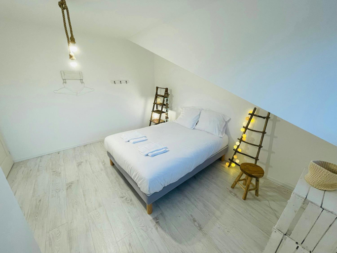 Bedroom 4, Magnifique Maison d'artiste | La Maison Aerts, Marne