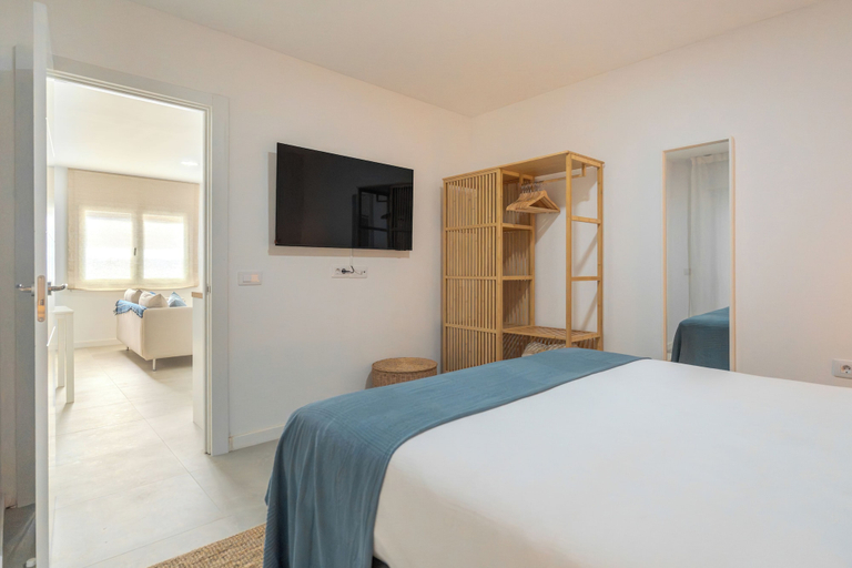 Room 3, Cozy Apartment Rental in Guargacho, Tenerife - Perfect Getaway, Santa Cruz de Tenerife