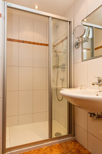 Bathroom 2, Hotel Mozart, Landeck