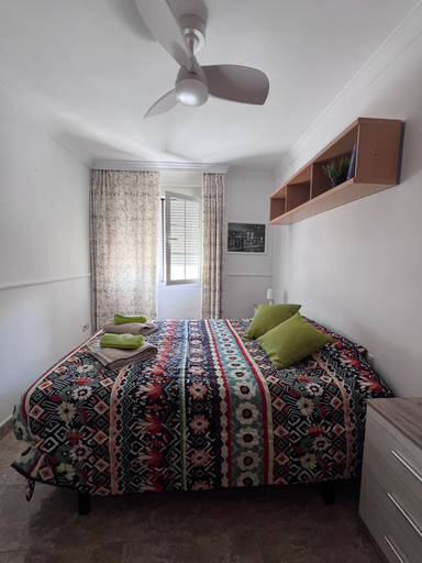 Room 5, Apartment Sleeps 7 With Balcony, Málaga