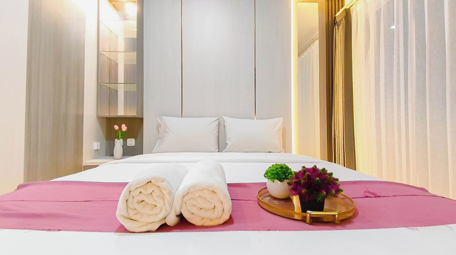 Room 5, Stylish Light Gray Touch Studio At Westown View Surabaya Apartment, Surabaya