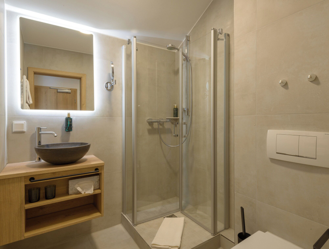 Bathroom 4, BERGlässig Hotel – Getränke inkl. bei Halbpension umändern., Regen
