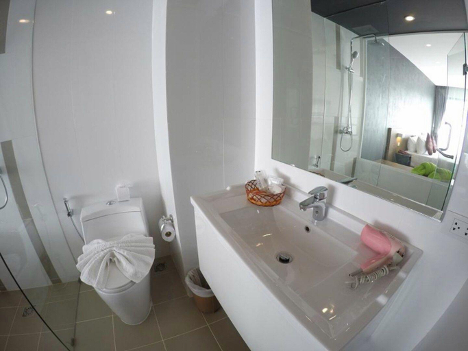 Bathroom 5, Phoenix Hotel Karon Beach, Phuket Island