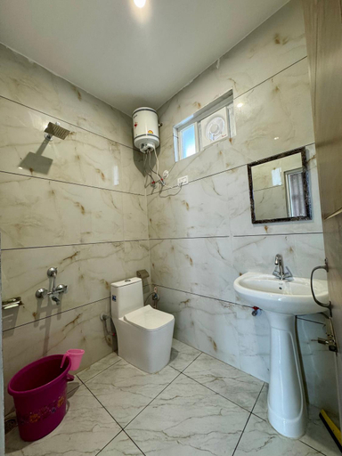 Bathroom 4, Be Happy HomeStay, Kangra
