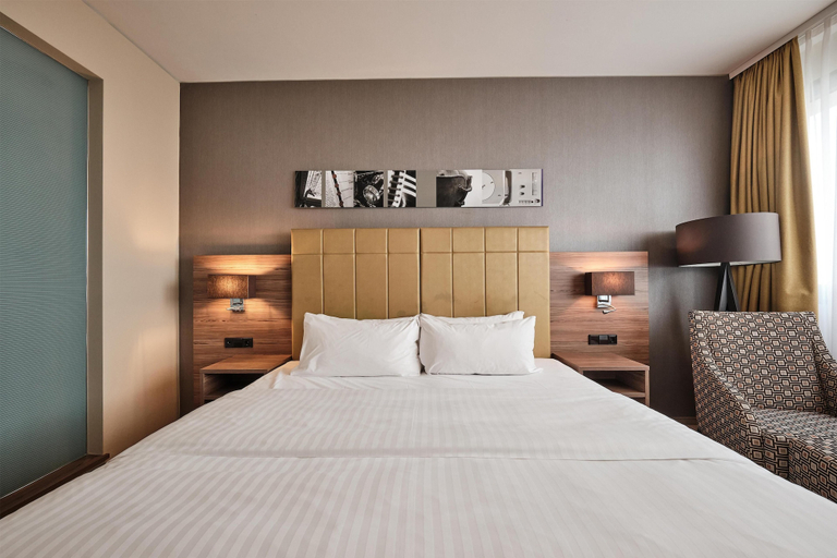 Bedroom 4, Radisson Blu Hotel, Bonn, Bonn
