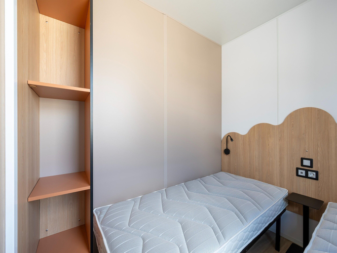 Room 3, Caravan by the sea Blankenberge, West-Vlaanderen