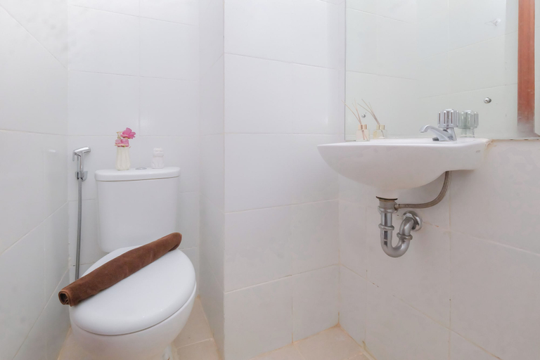 Interior 5, Comfortable And Strategic Studio Room At Apartment Vittoria Residence, Jakarta Barat