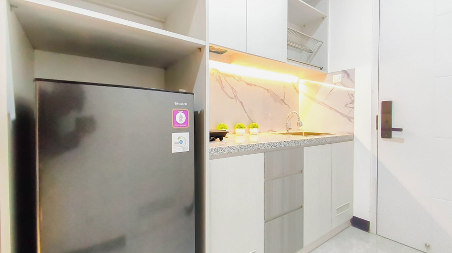Private kitchen 4, Stylish Light Gray Touch Studio At Westown View Surabaya Apartment, Surabaya