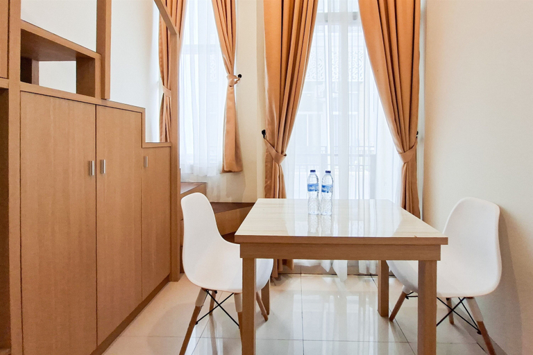 Interior 4, Airy And Cozy Combined Loft Unit 2Br At Apartment Apple 1 Condovilla, Jakarta Selatan