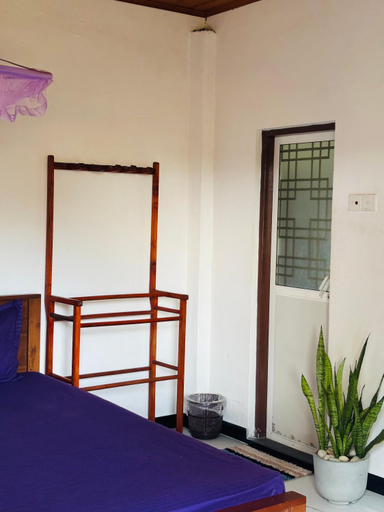 Bedroom 2, Tropical Point Inn, Matara Four Gravets