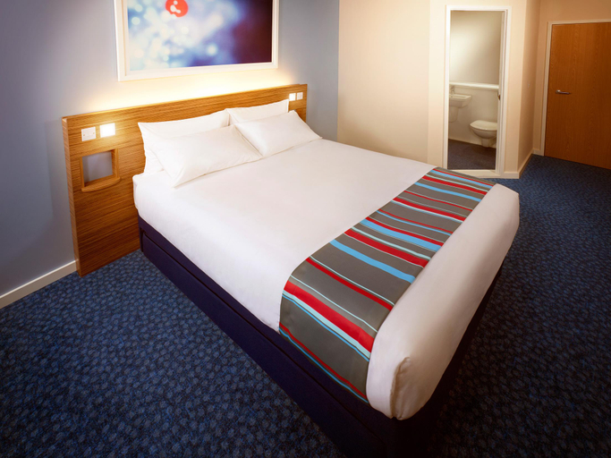 Bedroom 3, Travelodge Kendal, Cumbria