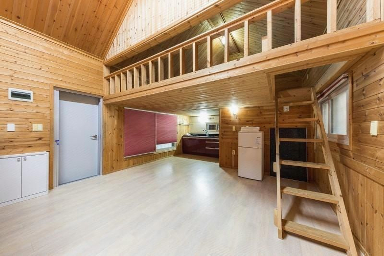 Others 5, Taean Mamma Mia Pension, Taean