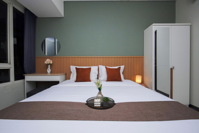 Interior 2, Roomy And Tidy 3Br At Apartment Nifarro Park, Jakarta Selatan