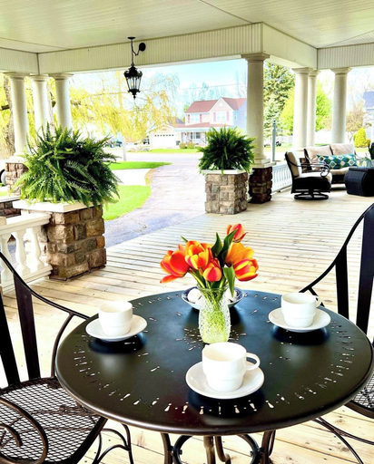 Outdoor dining 5, 85Ten Hotel and Events, Huron