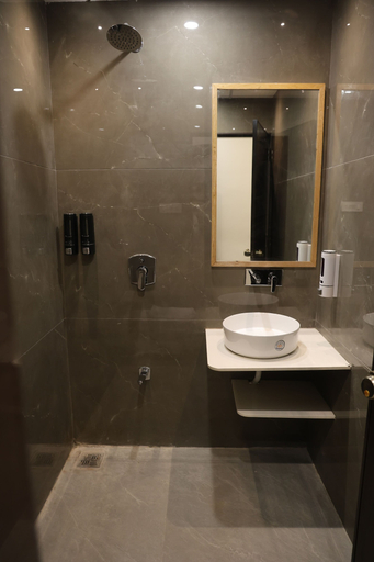 Bathroom 5, Hotel Krishna, Ahmadabad