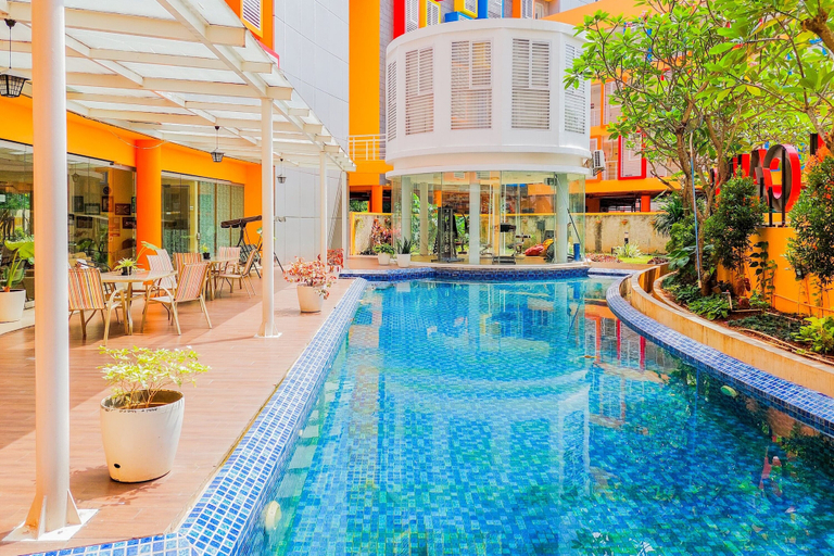 Pool, Comfy And Nice Studio (No Kitchen) At Apartment Kubikahomy, South Tangerang