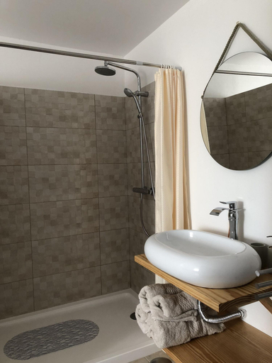 Bathroom 4, Terra Luso, Cadaval