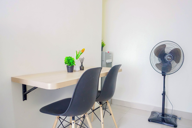 Dining room 4, Comfy And Bright 2Br At Pollux Chadstone Apartment, Cikarang