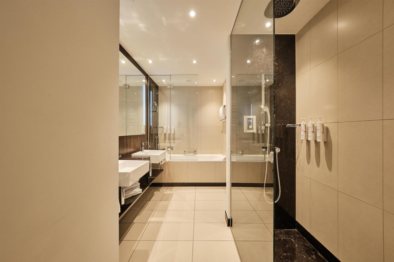 Bathroom 5, Radisson Blu Hotel, Bonn, Bonn