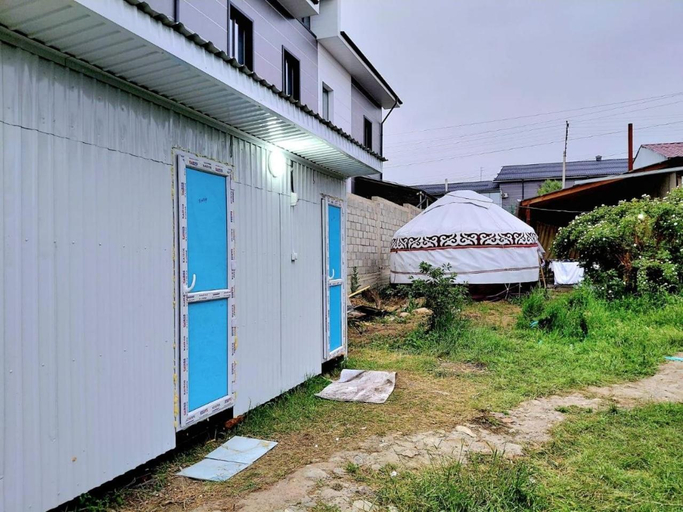 Exterior & Views
