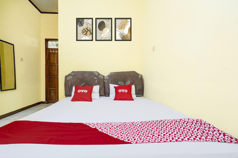 Room 3, Luxury Deluxe DBL Retreat W/ Free Wifi and Parking, Pekalongan